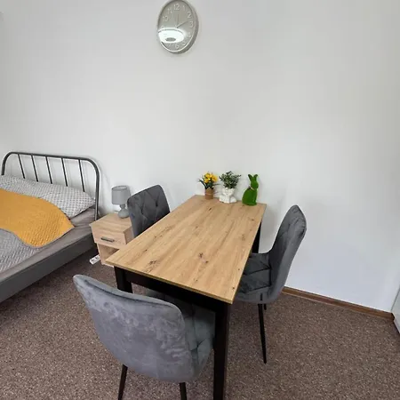 Apartamencik Przy Trasie Nr 2 *