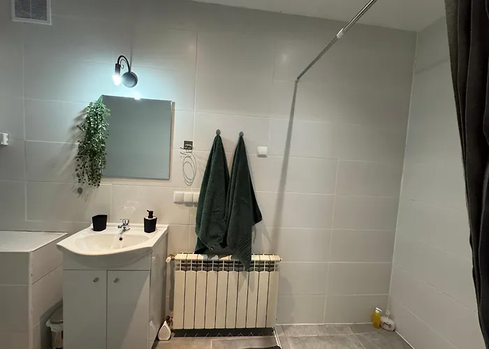 Apartamencik Przy Trasie Nr 2 ビエルスコ・ビアバ
